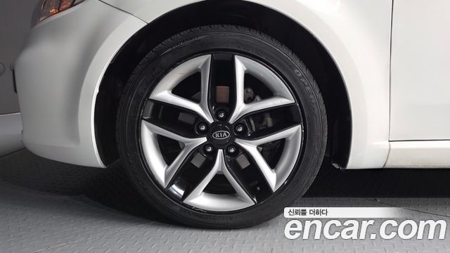 Kia Porte 2010 — photo 5