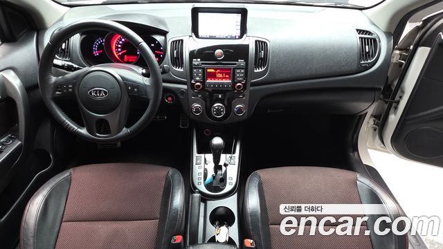 Kia Porte 2010 — photo 7