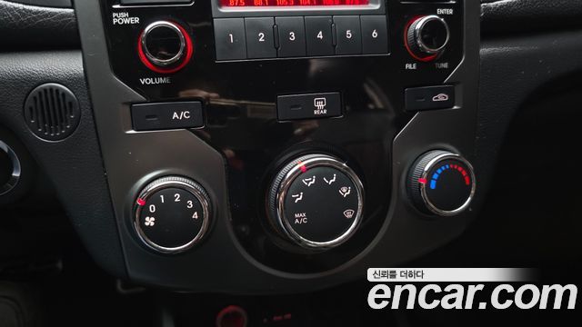 Kia Porte 2010 — photo 17