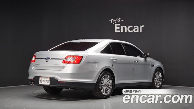 Ford Taurus 2012 — photo 2