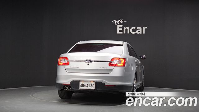 Ford Taurus 2012 — photo 4