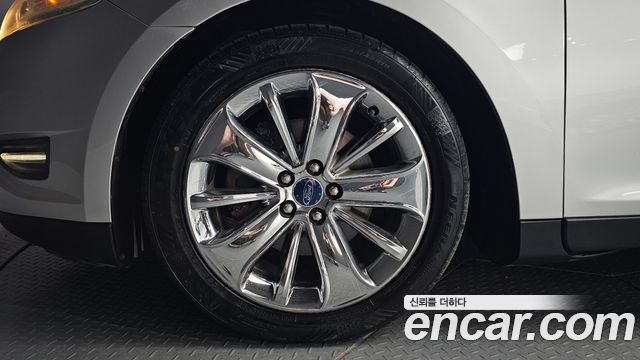 Ford Taurus 2012 — photo 5
