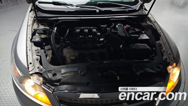Ford Taurus 2012 — photo 6