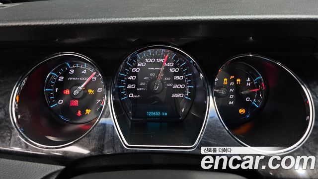 Ford Taurus 2012 — photo 11