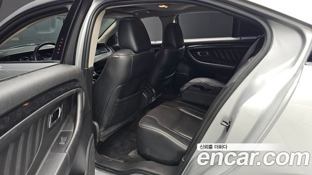 Ford Taurus 2012 — photo 18