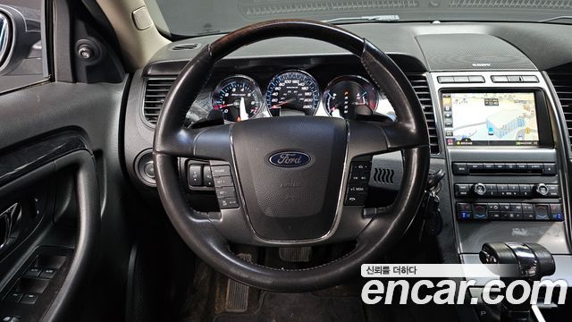 Ford Taurus 2012 — photo 19