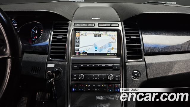 Ford Taurus 2012 — photo 21