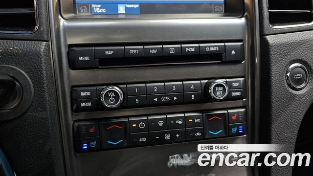 Ford Taurus 2012 — photo 23