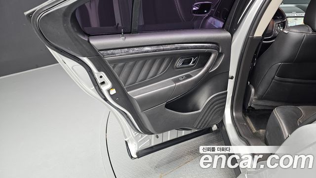 Ford Taurus 2012 — photo 15