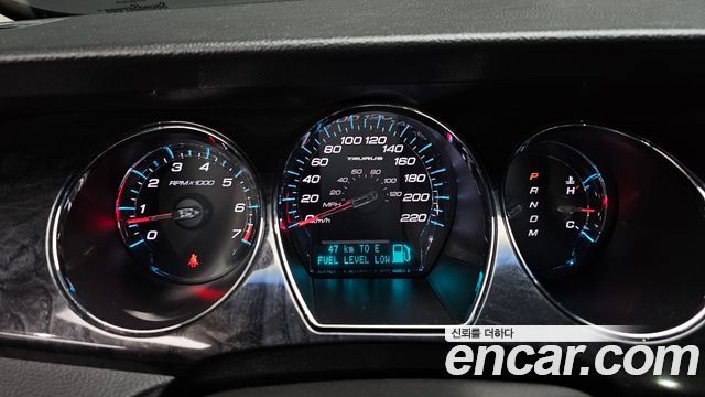 Ford Taurus 2012 — photo 33