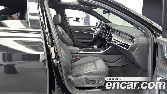 Audi A6 2021 — photo 17
