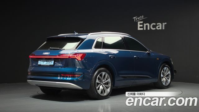 Audi e-tron 2020 — photo 2
