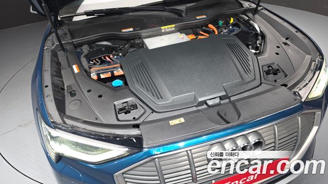 Audi e-tron 2020 — photo 6