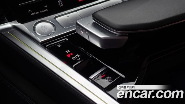 Audi e-tron 2020 — photo 12