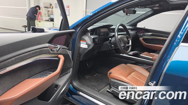 Audi e-tron 2020 — photo 13