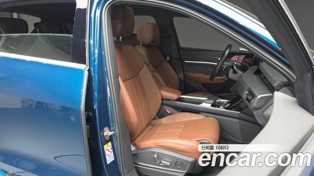 Audi e-tron 2020 — photo 17