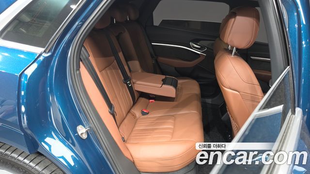 Audi e-tron 2020 — photo 18