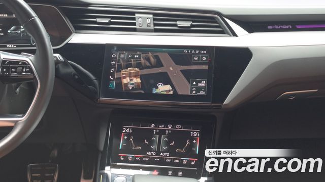 Audi e-tron 2020 — photo 20