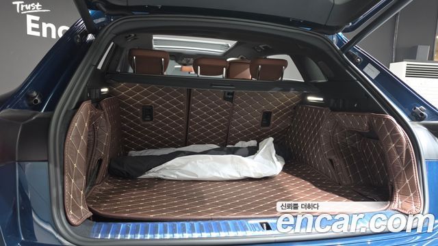 Audi e-tron 2020 — photo 24