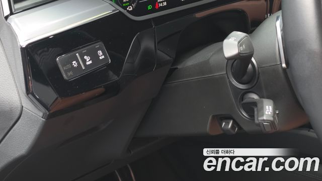 Audi e-tron 2020 — photo 26