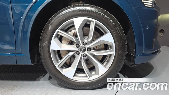 Audi e-tron 2020 — photo 7