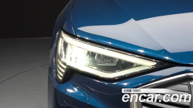 Audi e-tron 2020 — photo 8