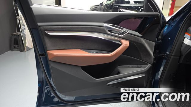 Audi e-tron 2020 — photo 14