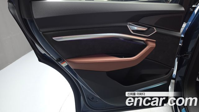 Audi e-tron 2020 — photo 15