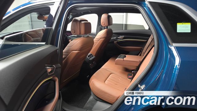 Audi e-tron 2020 — photo 16