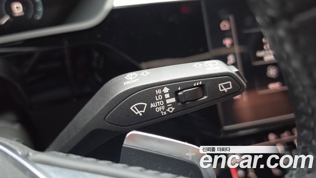 Audi e-tron 2020 — photo 27