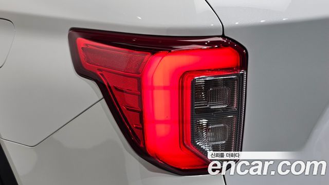 Ford Explorer 2020 — photo 9