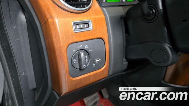 Land Rover Discovery 2008 — photo 17