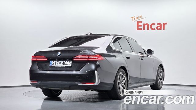 BMW 5-Series 2024 — photo 2