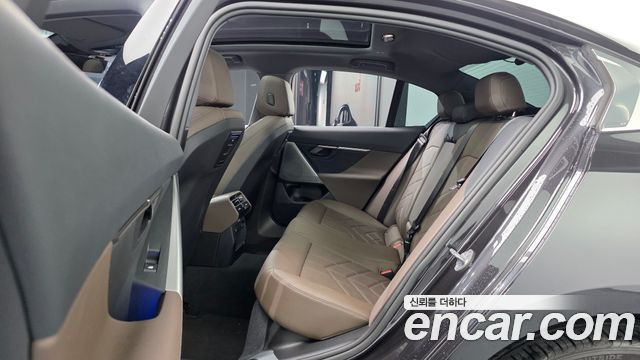 BMW 5-Series 2024 — photo 18