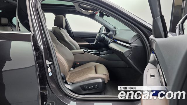 BMW 5-Series 2024 — photo 16