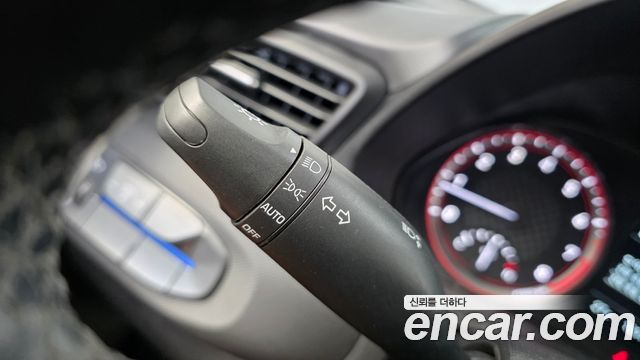 Hyundai Veloster 2018 — photo 17