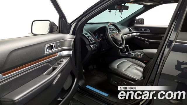 Ford Explorer 2017 — photo 13
