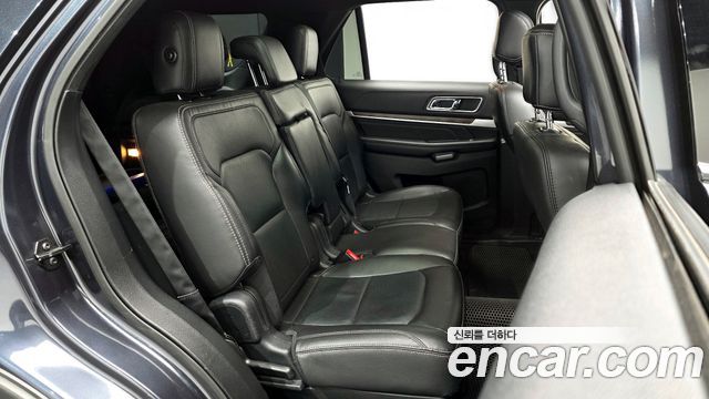 Ford Explorer 2017 — photo 17
