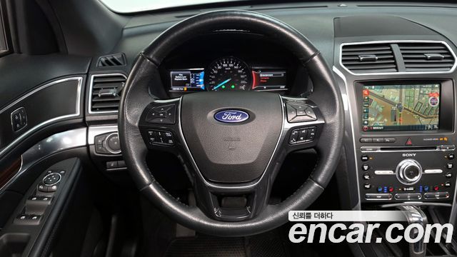 Ford Explorer 2017 — photo 18