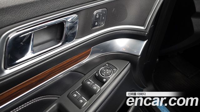 Ford Explorer 2017 — photo 25