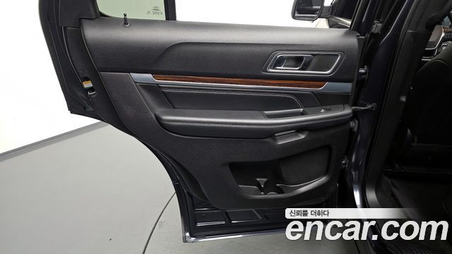Ford Explorer 2017 — photo 14
