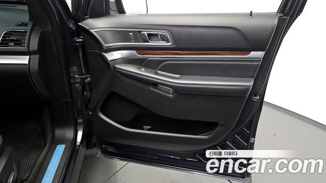 Ford Explorer 2017 — photo 15