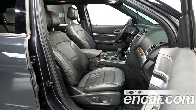Ford Explorer 2017 — photo 16