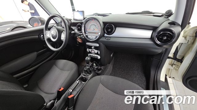 Mini Cooper 2010 — photo 7