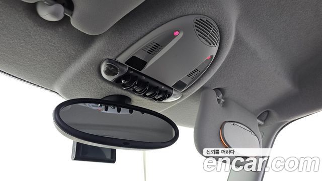 Mini Cooper 2010 — photo 17