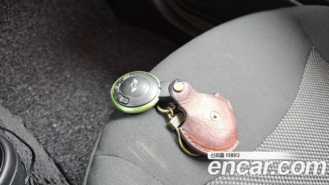 Mini Cooper 2010 — photo 19