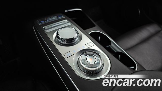 Genesis GV70 2021 — photo 12