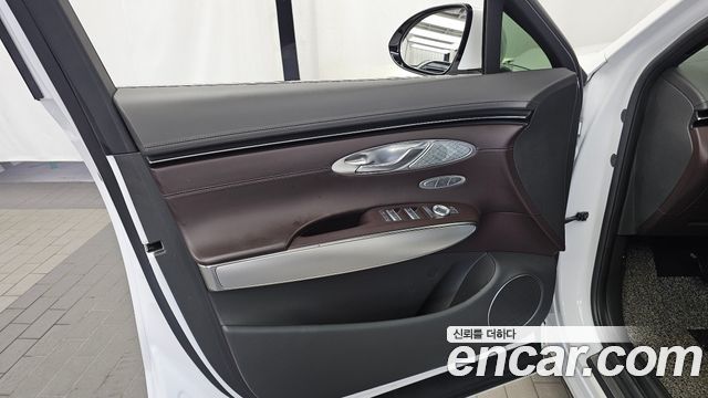 Genesis GV70 2021 — photo 14
