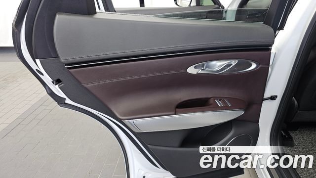 Genesis GV70 2021 — photo 15