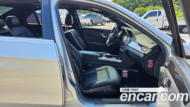 Mercedes-Benz E-Class 2016 — photo 11